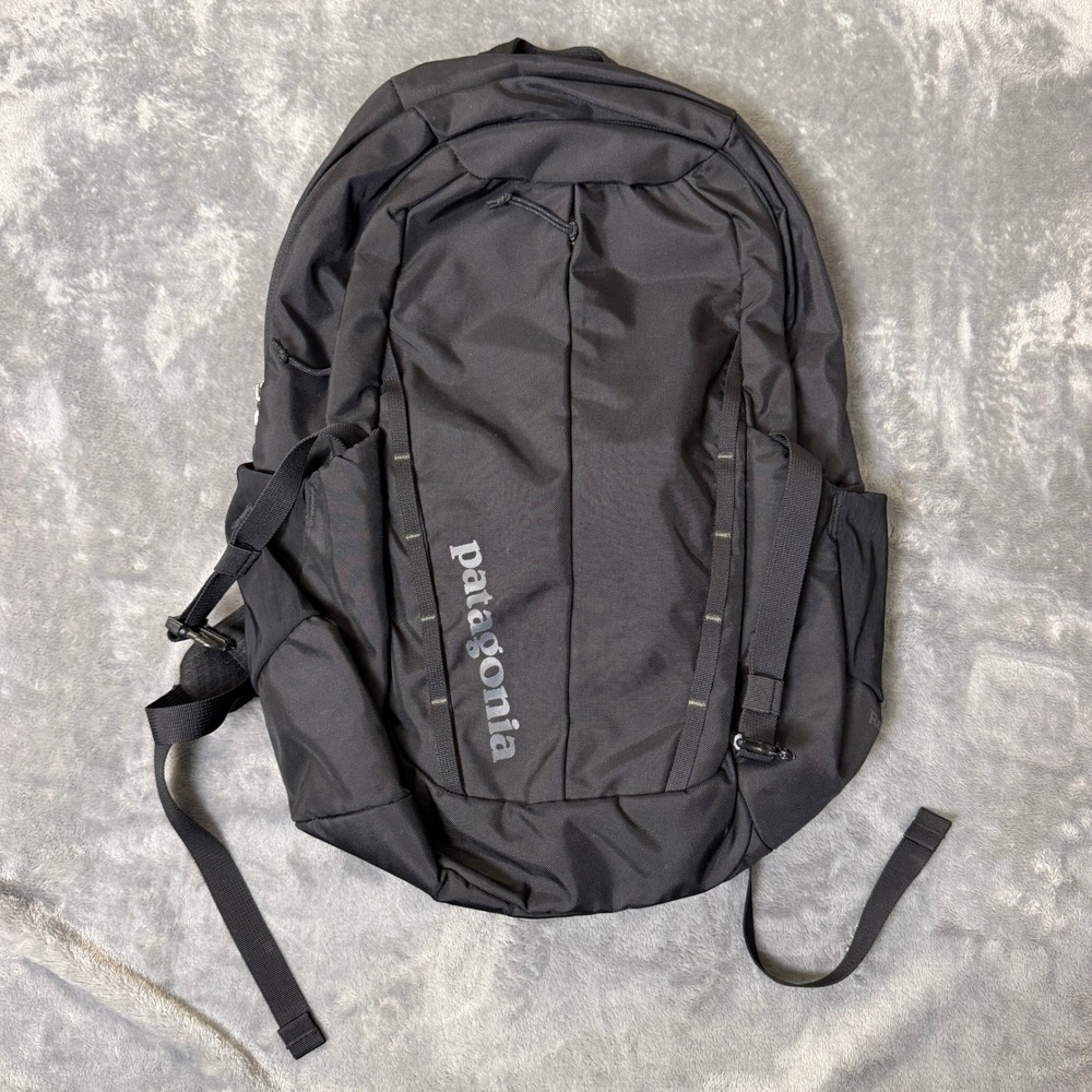 Patagonia Refugio 28L Backpack Black Nylon Daypack 47912 Laptop Sleeve